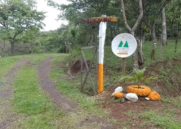 Pochote Lodge *