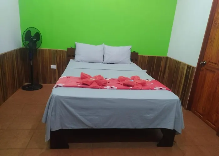 Pochote Lodge *